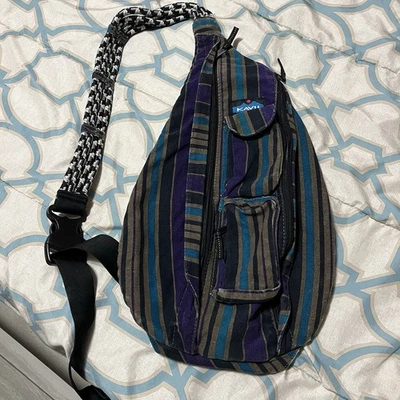 Bolso bandolera Kavu cuerda sobre el hombro a rayas. Foto 1 de 4