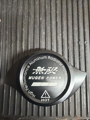 Cubierta de tapacubos universal Mugen Power Foto 1 de 2