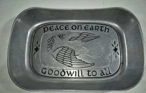 Bandeja de pan decorativa Wilton Armetale Peace On Earth peltre aluminio - Imagen 1 de 5