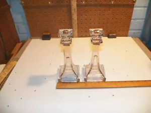 Par de velas de vidrio transparente de colección candelabros cónicos con base cuadrada - Imagen 1 de 5