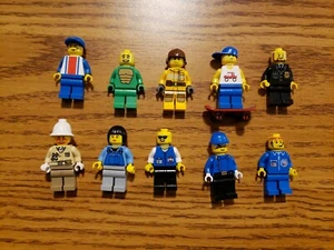 LEGO 10 Minifigures 100% Authentic Random Lot - Picture 1 of 6