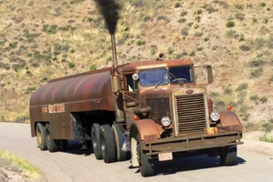 Poster classico Duel Menacing Truck On Country Road Spielberg 24X18 - Foto 1 di 1