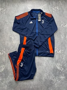 Neu mit Etikett Juventus 2024/25 Trainingsjacke Trainingsanzüge Adidas Trainingshose Herren Gr. 2XL - Bild 1 von 24