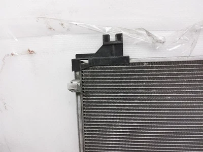 Condensador de aire acondicionado Toyota Yaris 2007-2015 88460-Az015 Foto 1 de 4