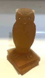 VTG 1970s “Wise Ole Owl” Figurine by Westmoreland 3.50"Tall On Books Amber Glass - Picture 1 of 3