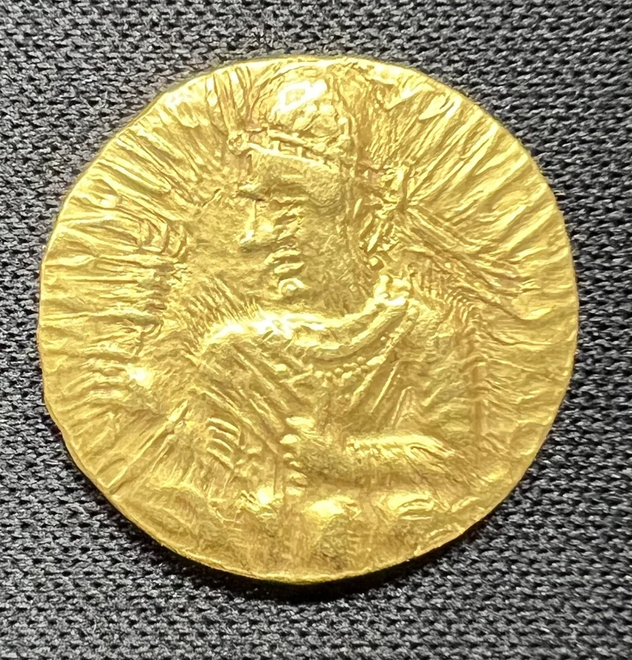 India Kushan Empire Husishka ca. 151-190 AD. Rare and Beautiful 1/4 oz GOLD - Image 1 of 4