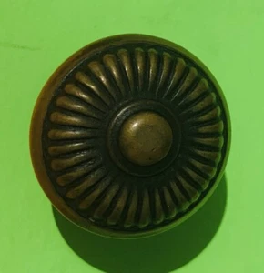 @1895 PRISTINE PATINA Victorian Antique Hardware Drawer Pull Cabinet Knob Brass - Imagen 1 de 5