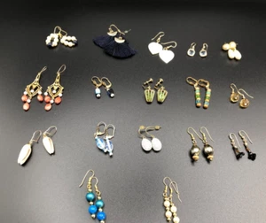 Vintage Set 17 baumelnde zarte durchbohrte Schraub-Ohrringe bunt Retro Spaß - Bild 1 von 14