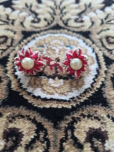 Vintage Woven Flower Shaped Screw Back Earrings - Picture 1 of 5