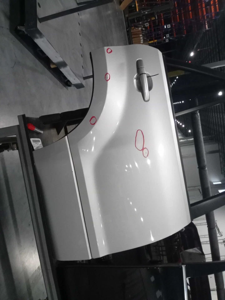 Suzuki Vitara 2012 puerta trasera derecha plateada fabricante de equipos originales usado 118 k millas NJ25-12482-357708 Foto 1 de 3