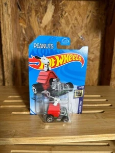 Hot Wheels HW Screen Time Peanuts Snoopy - Picture 1 of 2