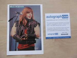 Bruce Dickinson Iron Maiden autógrafo firmado 10x15 cm tarjeta revista ACOA - Imagen 1 de 3