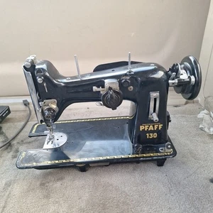 Vintage Pfaff 130 Nähmaschine FÜR TEILE/REPARATUR ohne Pedal nur Haupteinheit - Bild 1 von 9