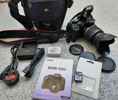 Cámara digital Canon EOS 550D 18,0 MP con lente y bolsa Canon EF-S 18-55 mm IS Foto 1 de 4