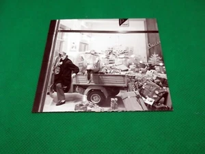 VESPA piaggio foto vetrina natalizia vecchio concessionario anni 50/60 - leggi - Imagen 1 de 2