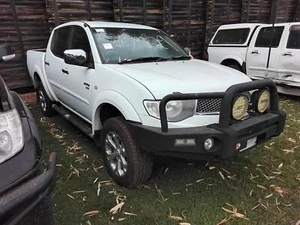 MITSUBISHI TRITON 08/2009-04/2015 RIGHT FRONT BUCKET SEAT TYPE CLOTH BLACK GLX-R - Picture 1 of 12