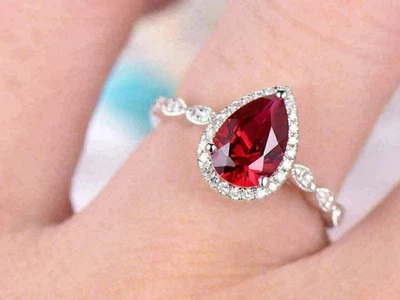 Anillo de boda para mujer de rubí rojo creado en laboratorio corte pera de 2 quilates enchapado en oro blanco de 14 quilates Foto 1 de 4