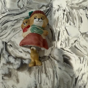 VINTAGE JASCO CARING CRITTER MOTHER BEAR & BABY BISQUE BELL ORNAMENT - Picture 1 of 2