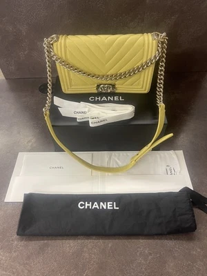 Chanel Caviar Chevron Acolchado Niño Mediano Solapa Amarillo Con CAJA y Polvo Foto 1 de 4