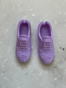 Barbie Muñeca Patrón Stacie Púrpura Tenis Zapatos Mocasines Repuesto Pies Planos - Imagen 1 de 4