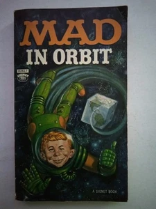 William M. Gaines's Mad In Orbit D2617 PB Signet Book 1962 - Picture 1 of 2