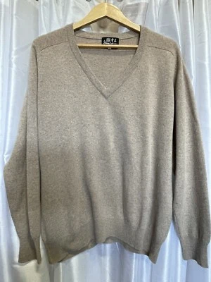Vintage Men's SNOW LOTUS 100% cashmere V-neck sweater - Image 1 of 4