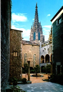 Vintage 1974 Barcelona Spain Museo Mares Patio Used Postcard plus Stamps - Picture 1 of 2