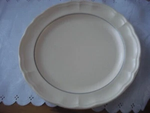 Pfaltzgraff  Dinner Plates Beige with blue line around rim Set of 7 size 10.25" - Picture 1 of 5