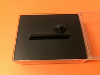 APPLE i PHONE BLUETOOTH HEADSET - 1ST GENERATION - COLLECTIBLE - Image 1 of 4