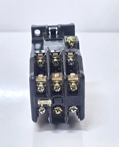 FUJI ELECTRIC SRC50-2U/X MAGNETIC CONTACTOR 380-440V COIL (4A2B) PACK OF 2 - Picture 1 of 7