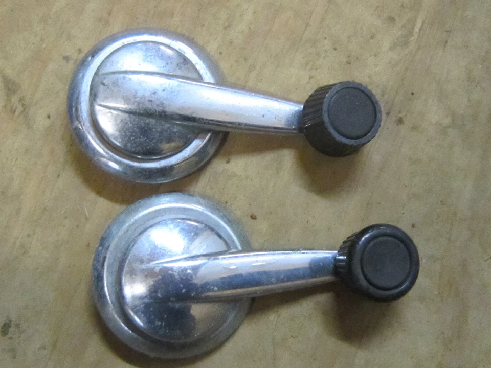 2--VOLVO 164E-- MANIJAS DE PUERTA INTERIORES---1973 Foto 1 de 3