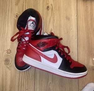Air Jordan 1 Mid Weiss schwarz rot - Bild 1 von 6