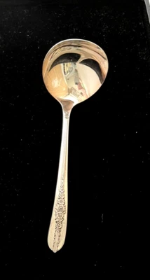 NOBILITY PLATE Vintage 1939 ROYAL ROSE PATTERN SILVERPLATED "7 1/4" GRAVY LADLE - Image 1 of 4