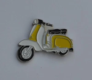 Yellow and White Scooter Mod Enamel Pin Badge - Picture 1 of 3