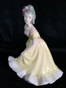 ROYAL DOULTON BONE CHINA FIGURINE HN 2379 "NINETTE" Mint Condition Pretty Ladies - Picture 1 of 8