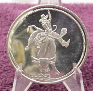 Vaquero de colección en toro bronceador 1 Troy OZ. Ronda de plata .999 - Imagen 1 de 2