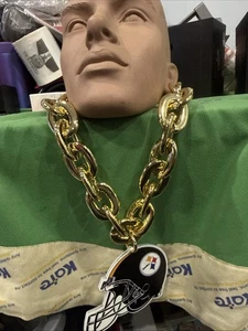 Pittsburgh Pirates Gold Kunststoff Kette Fächer Halskette mit Acryl Helm Bling Neu - Bild 1 von 4