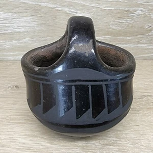 Native American Pottery Santo Domingo Polished Blackware Etched Slip - Foto 1 di 7