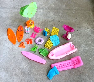 Barbie Strandartikel Tauchbecken Ausrüstung 21 Teile Vintage 0er-90er Regenschirm-Flossen - Bild 1 von 6