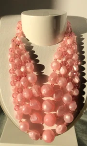Collar de cuentas graduadas de plástico rosa multihilo vintage - Imagen 1 de 7