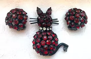 Vintage WARNER Red Rhinestone Cat Brooch & Earrings Demi Parure Set - Picture 1 of 11