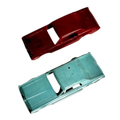 Lote de coches de plástico vintage F&F Mold & Die Works Mercury Cougar rojo y verde azulado EE. UU. Foto 1 de 4