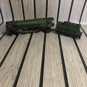 Triang R.259 OO Gauge Britannia 4-6-2 7000 Steam Locomotive - Picture 1 of 10