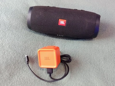 JBL Charge 3 Tragbares Lautsprechersystem Bluetooth  Black JBLCHARGE3BLKEU - Bild 1 von 4