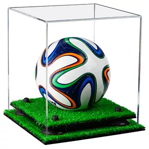 Estuche de exhibición de pelota de fútbol transparente MINI con elevadores negros y base de césped (A015-BR) - Imagen 1 de 2