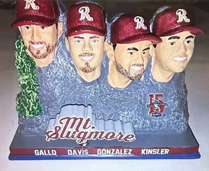 2018 "MT. SLUGMORE" Frisco RoughRiders KINSLER, GALLO +2 Béisbol BOBBLEHEAD SGA - Imagen 1 de 5