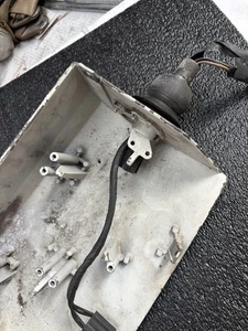 63 64,65,66-67 Corvette LH FARO LADO CONDUCTOR PUERTA, Sin lámpara Soporte Pivote - Imagen 1 de 10