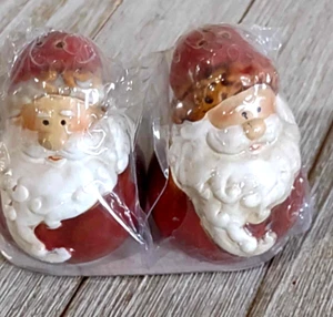 Santa Claus Holiday Ceramic Salt and Pepper Shakers - Picture 1 of 3
