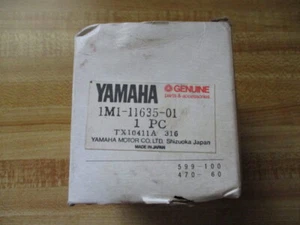 NOS OEM Yamaha Piston 1M1-11635-01 00 1977 & 1978 DT250 .25 First oversize - Foto 1 di 3