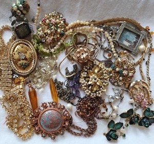 Vintage Antique Jewelry lot parts pieces repair estate mixed metals stones glass